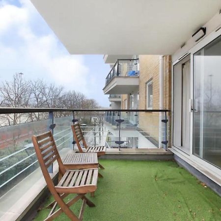 2 Bedroom Flat In Riverside West Londra Exterior foto