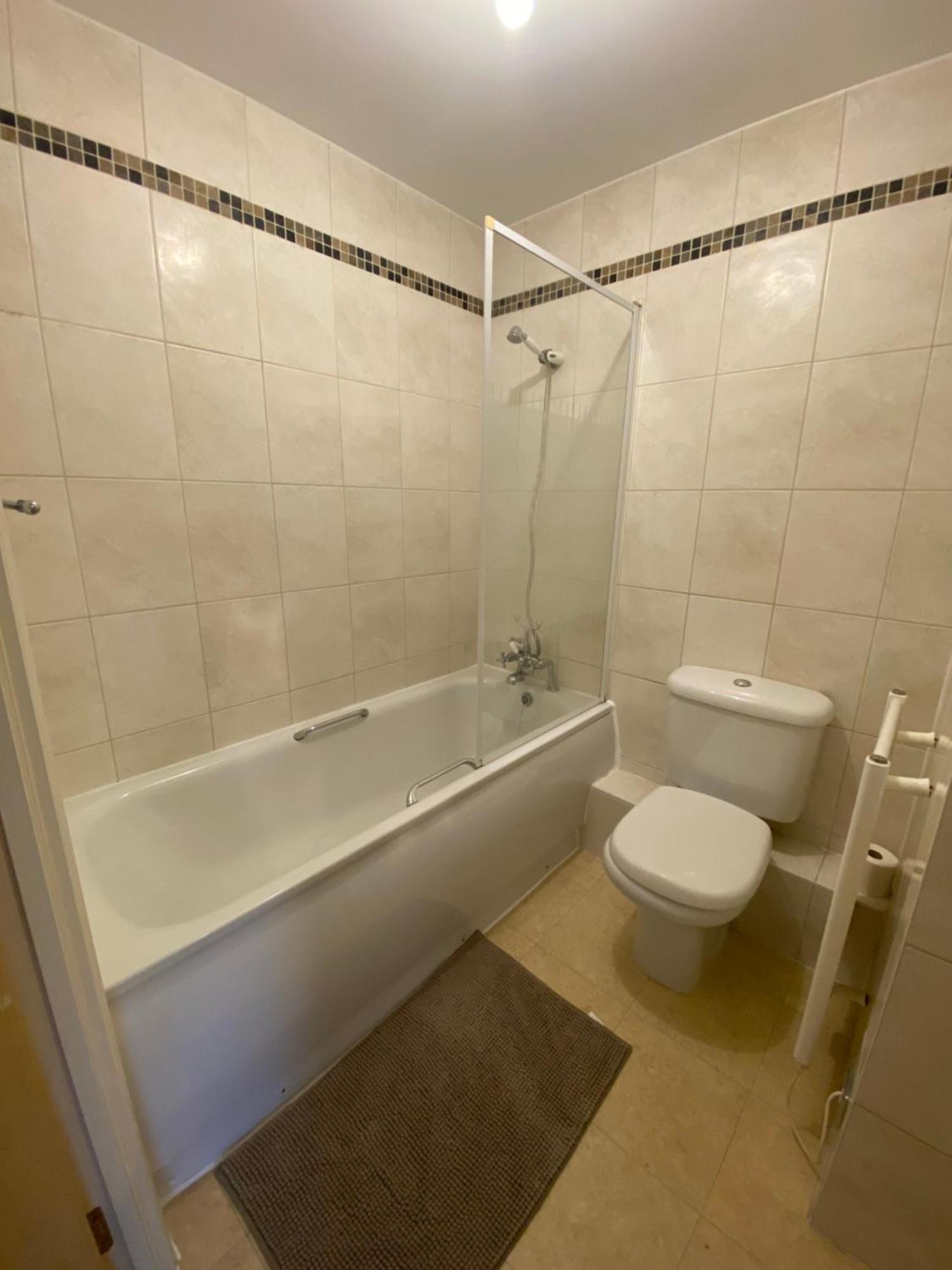 2 Bedroom Flat In Riverside West Londra Exterior foto