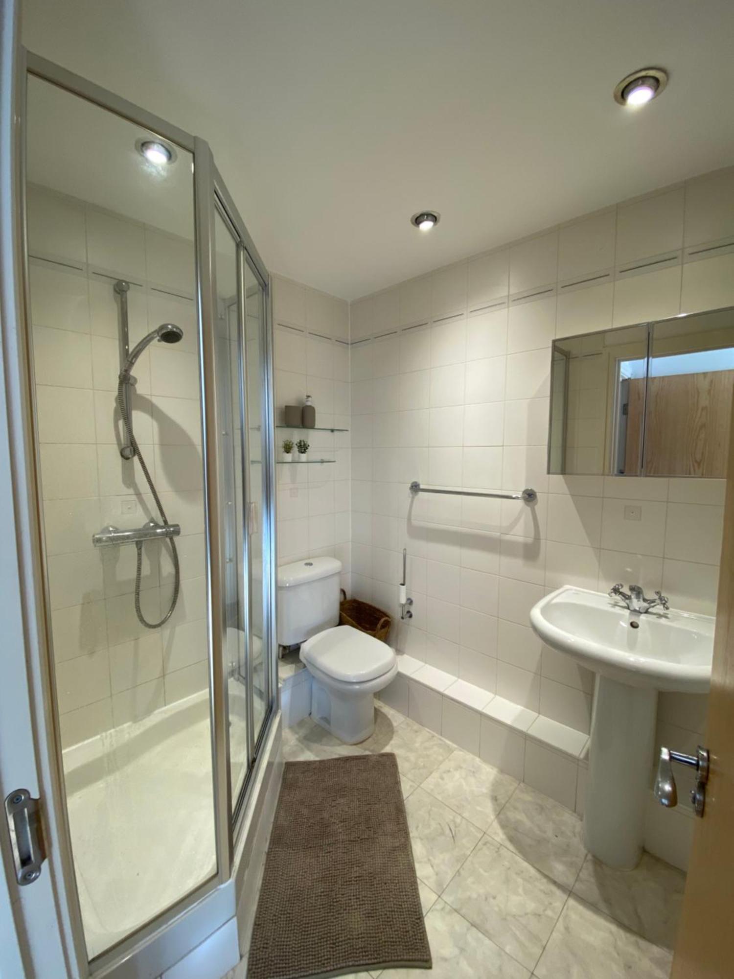 2 Bedroom Flat In Riverside West Londra Exterior foto